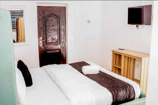 BRUTUS OF BRITAIN (STANDARD ROOM) view 1